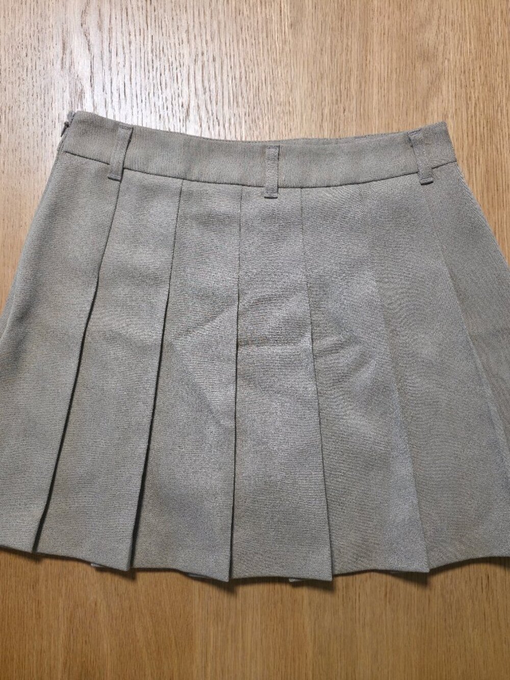 GU Japan Dark Gray Pleated Mini Tennis Skort Women's Size Medium (Japan Size)